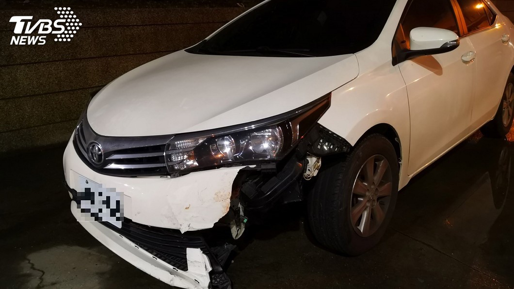 男大生騎車撞分隔島拋飛對向車道　遭無照駕駛輾斃