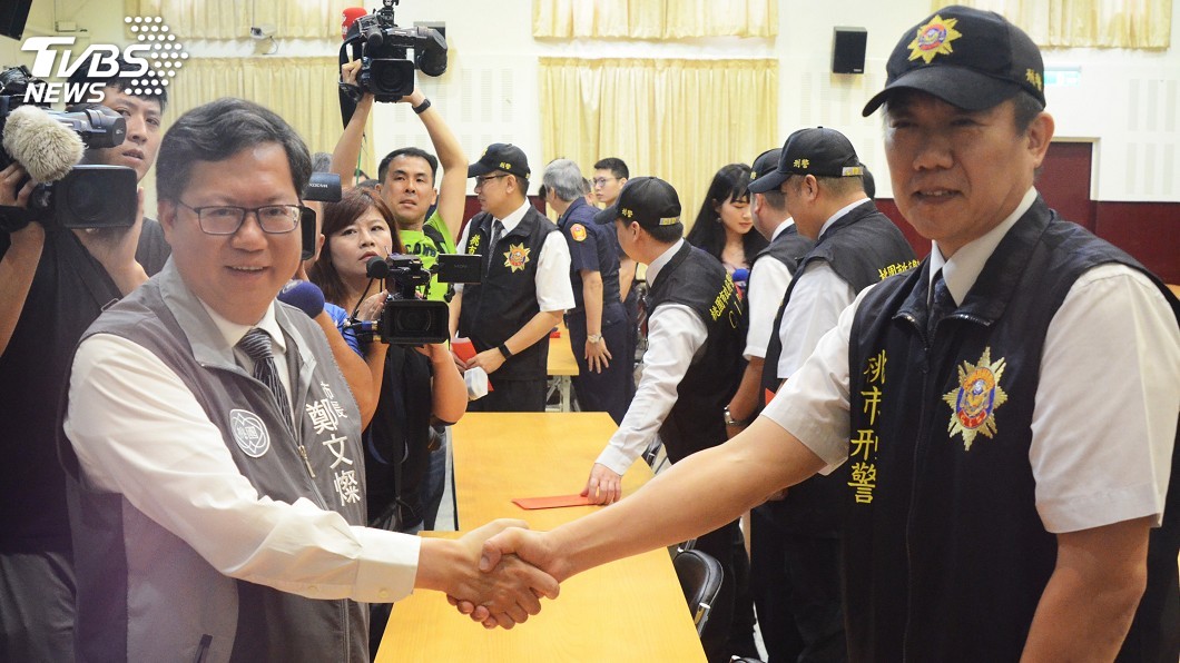 桃園挾持人質圓滿落幕 鄭文燦慰勤高度喝采