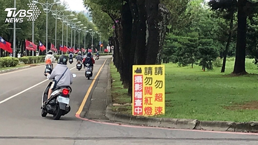 學生不服校內闖紅燈收罰單 屏科大:依法開罰