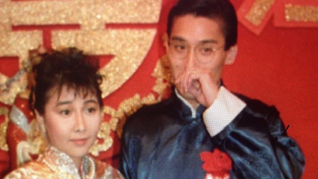 梁家輝深愛妻子32年，全靠8字箴言「婚姻就是一生一世」。圖／翻攝自 微博