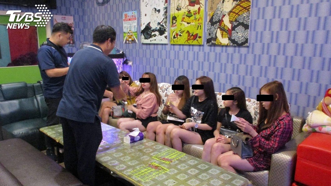 癡戀越南陪酒妹　6旬男奔警局掏錢：要和元配離婚娶她