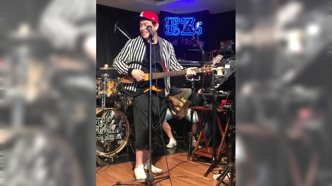 康康今年首度入圍金曲獎角逐台語歌王寶座，在EZ5開唱感謝歌迷。圖／翻攝康康粉絲團