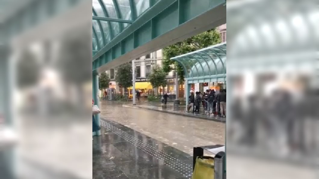 冰雹砸裂擋風玻璃 法國天災釀行車驚魂