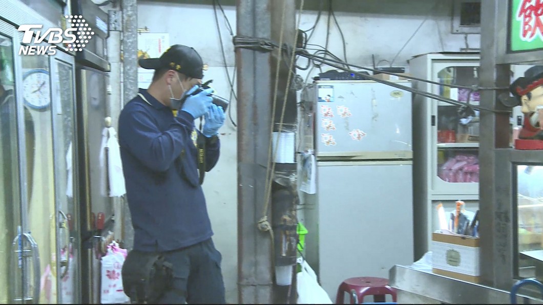 高雄檳榔攤遭持刀搶劫 警方鎖定搶匪追緝
