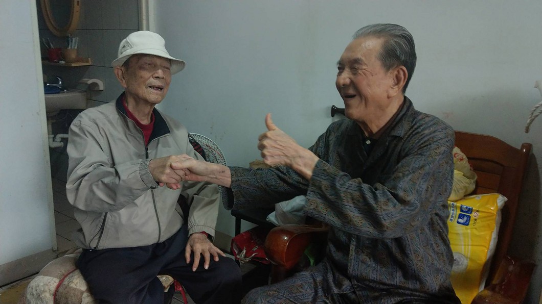 手足情深!為身障弟棄學位與婚姻 兄弟相依為命47年