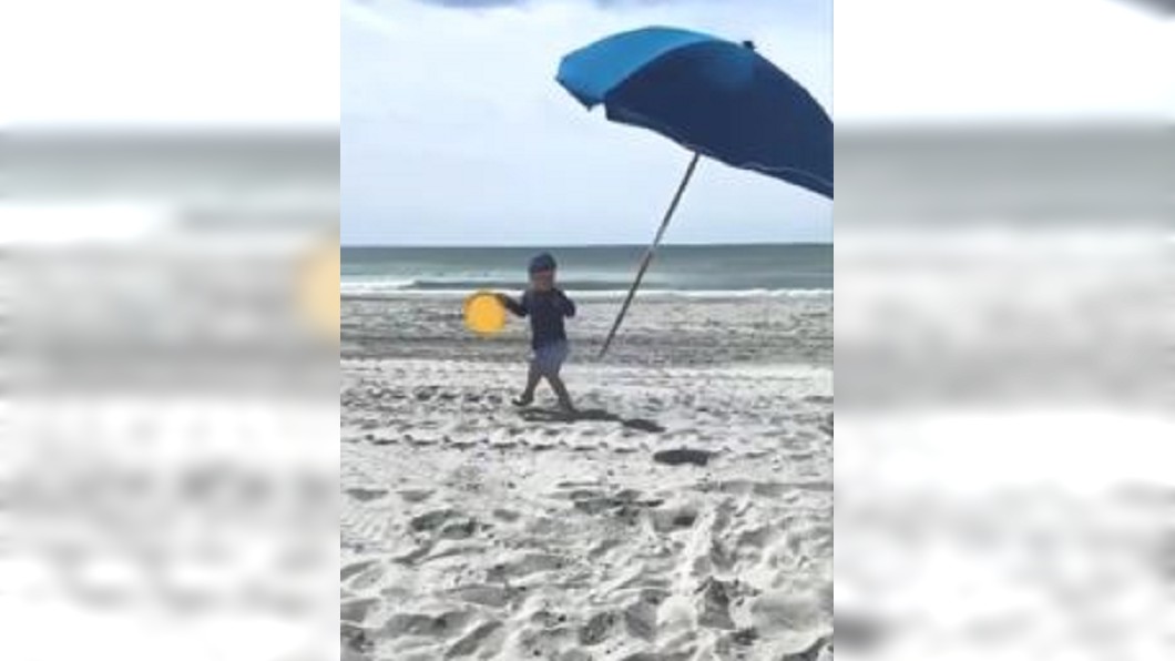 險遭海灘飛傘刺傷　男童及時躲避逃過一劫