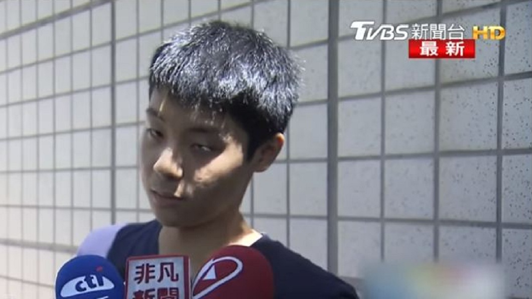事後男同學接受訪問發表看法。(圖／TVBS)