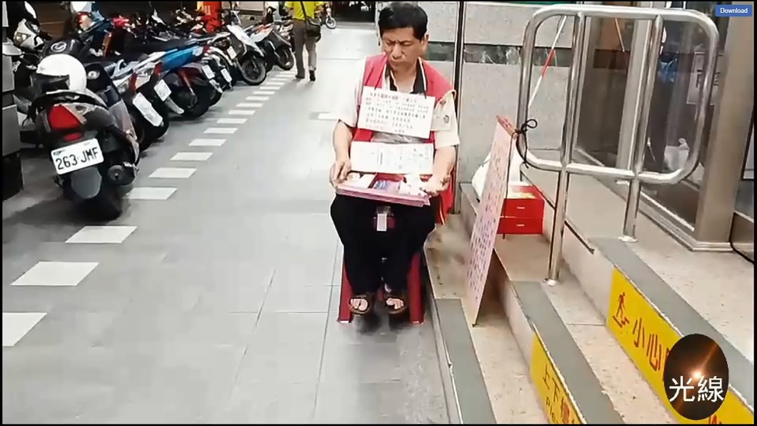 6旬男又瞎又聾靠擺攤求溫飽 吃飯迷路只能喊救命
