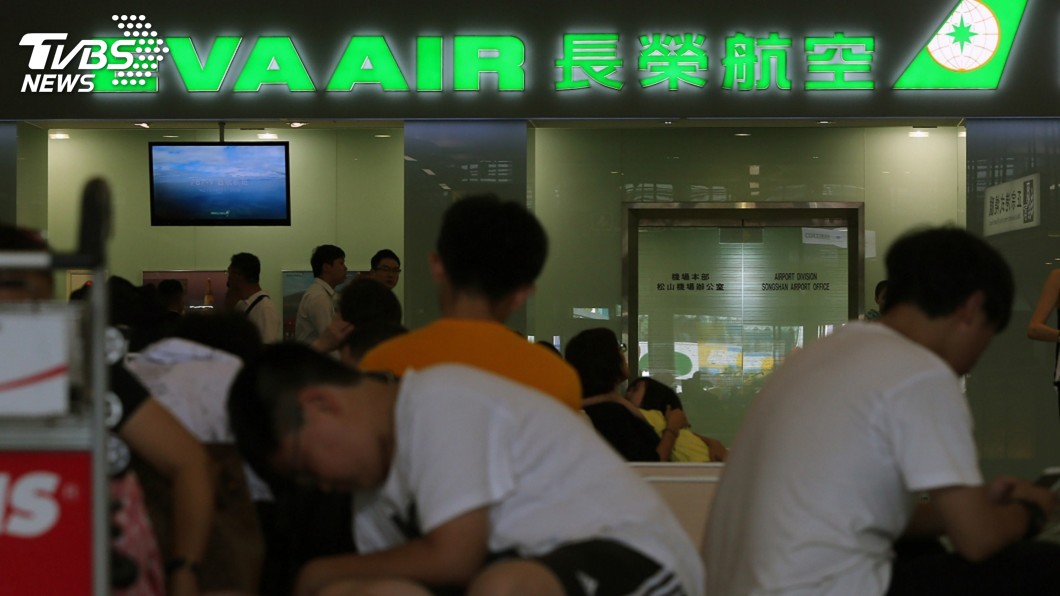 長榮空服罷工 旅客等待安排轉機抱怨連連