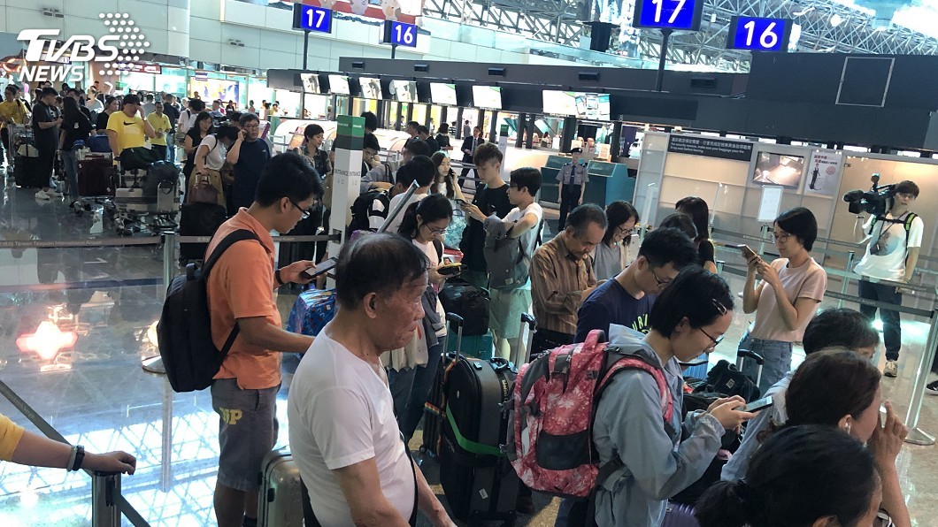 長榮空服罷工波及行程 港澳陸客搭機感焦慮