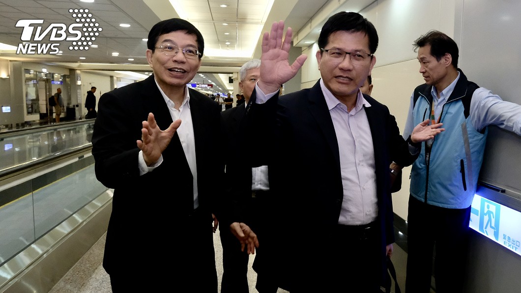 林佳龍清晨返台 籲長榮勞資儘速回談判桌