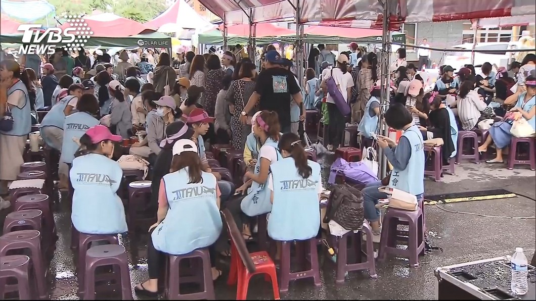 長榮罷工空服員台北晚會喊卡 工會:因投票順延
