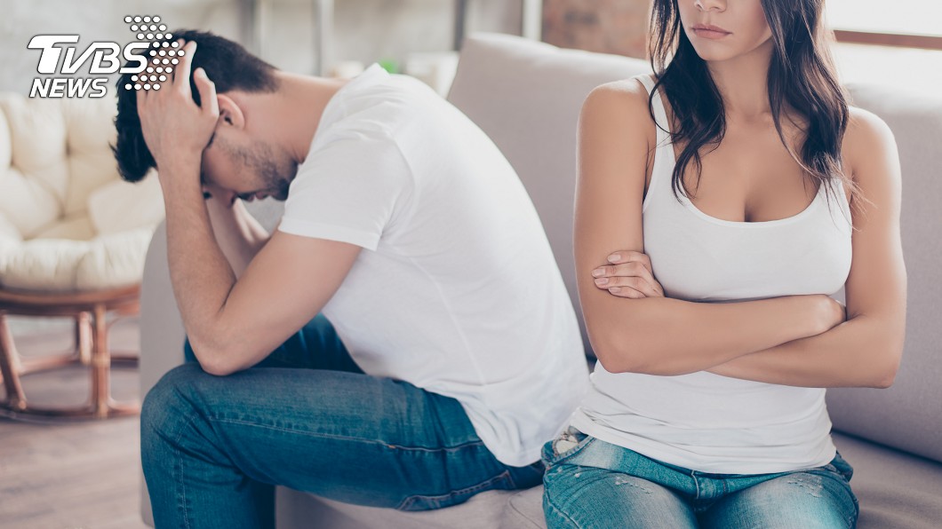 豬隊員竟買「骨灰罈」放床頭? 人妻:無限白眼