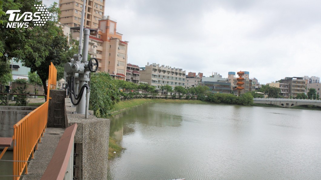 高市抗孳生源 金獅湖注水建築地下室養魚