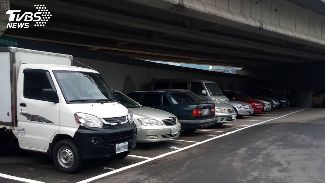汐止北基公路高架橋下停車格　7月1日起收費