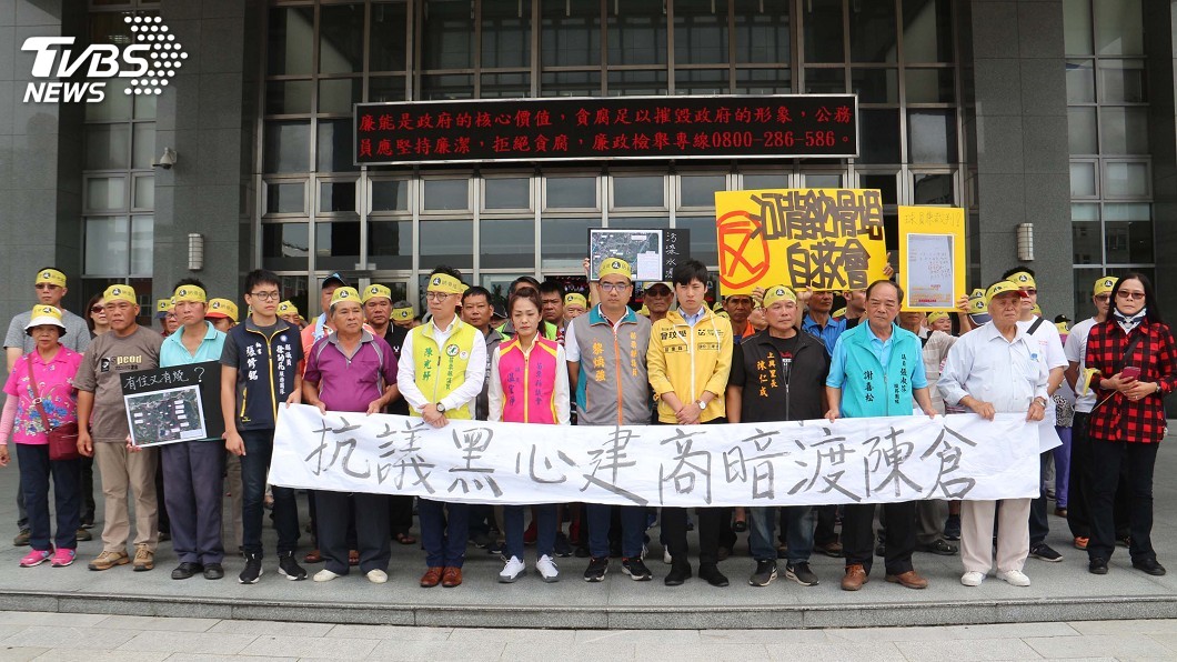 頭份百人反納骨塔　陳情女子術後未癒癱軟送醫