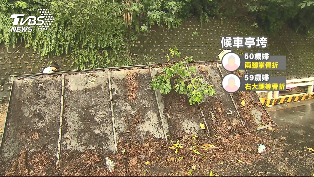 公車亭倒塌,2女粉碎性骨折。圖/TVBS