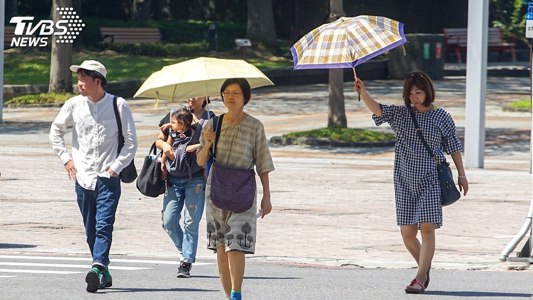 各地晴朗炎熱 午後山區有局部短暫雷陣雨