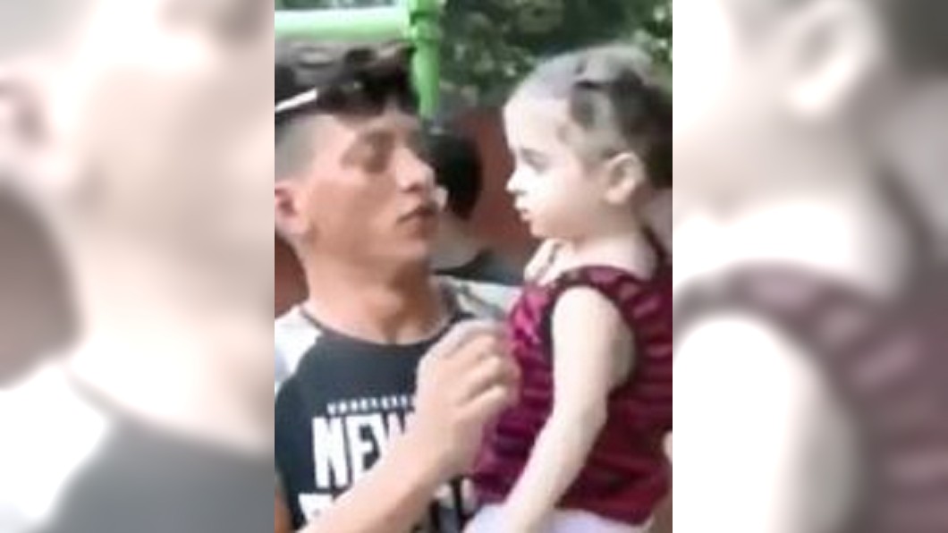 兩歲女嬰爬窗摔出公寓 路過男子伸手救人