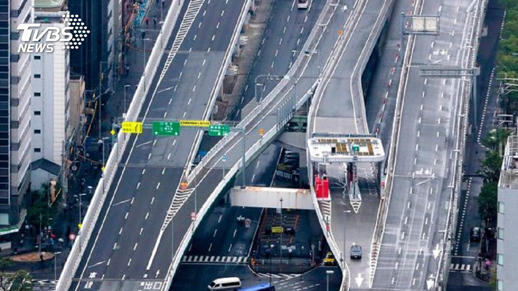 大阪為G20停課淨空 護送習車隊警車翻覆