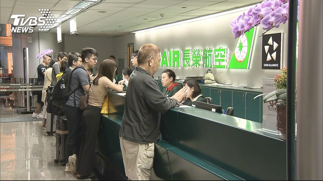 不少人認為,空服員的薪水還是比其他職業高。圖/TVBS