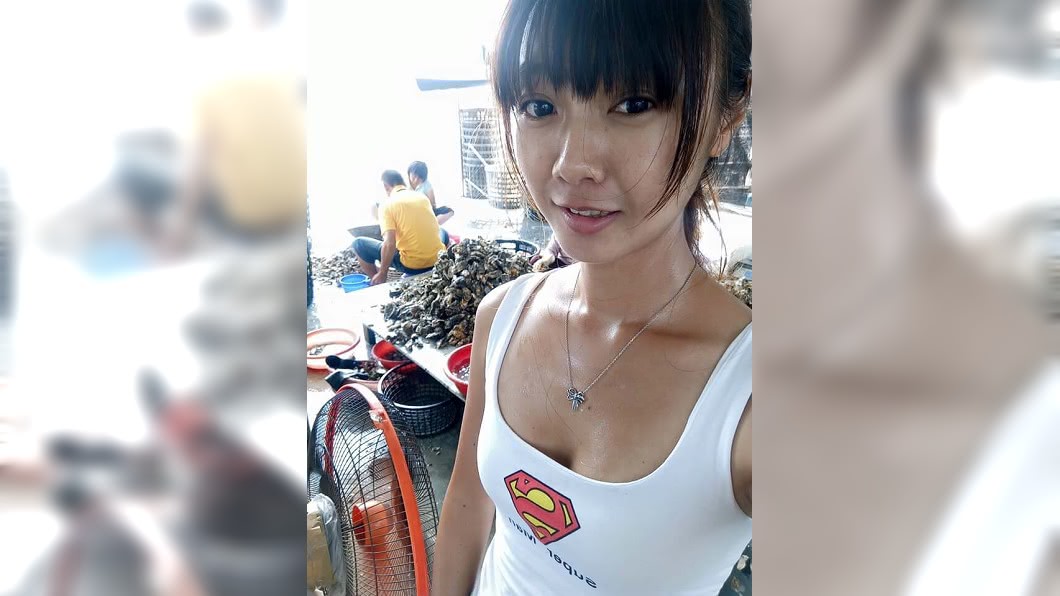 蚵農正妹呆呆擁有健康膚色及纖細身材。圖/翻攝自PPT表特版