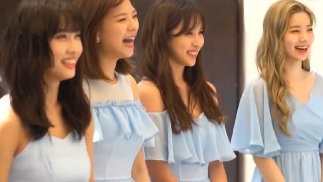 TWICE驚喜現身粉絲婚禮 新娘嚇到皺眉