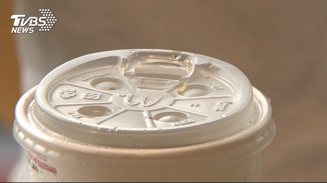 麥當勞冷飲內用、外帶都已使用就口杯。圖/TVBS
