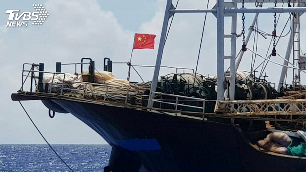 中國鐵殼船闖蘭嶼綠島海域 海巡驅離監控