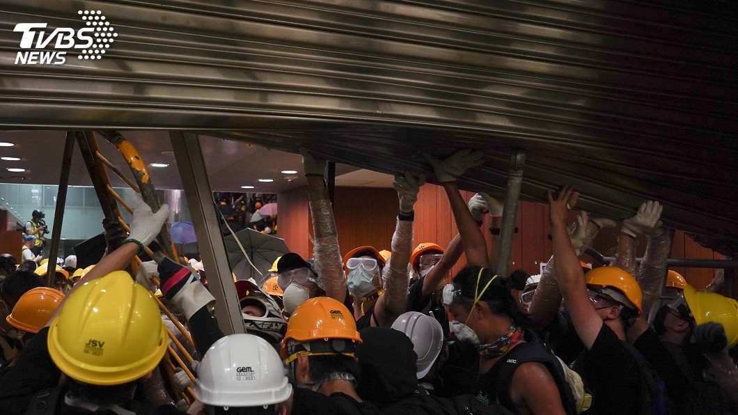 香港太陽花 港警否認設局:預告清場影片遭P圖