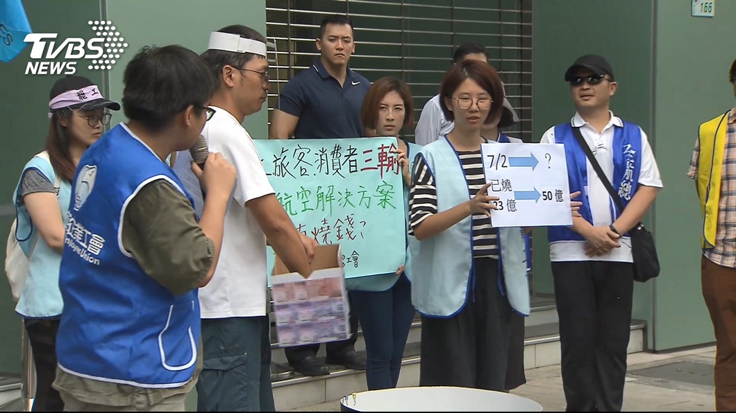 空服員「領不回三寶」落淚 長榮:協助報案最快隔天復飛