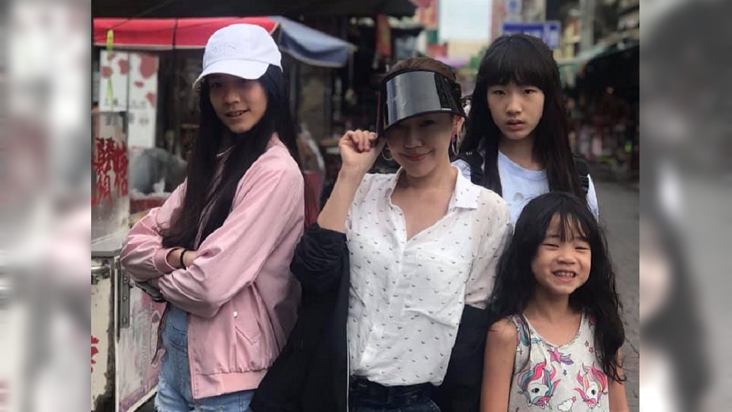 小S曬3女兒逆天長腿照 網讚翻:根本神基因