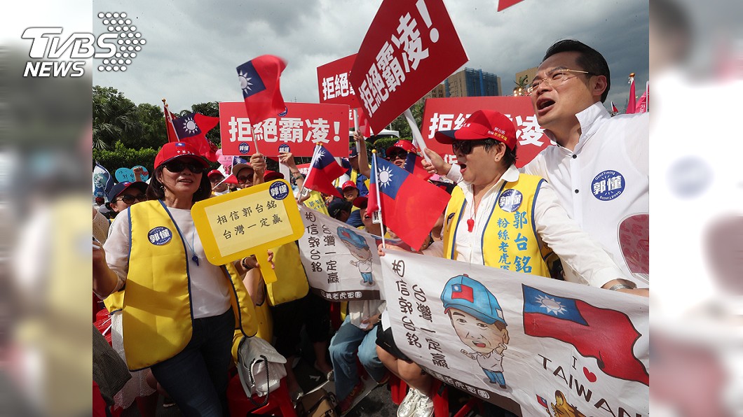 國民黨反鳥籠公投現場。圖／中央社