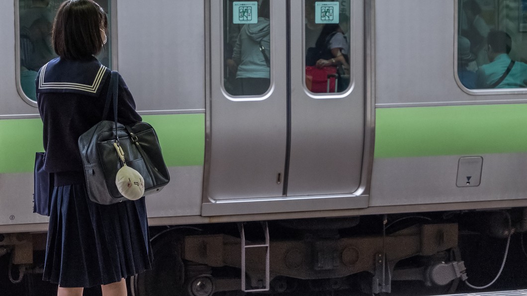著「日系制服」遭霸凌 女學生狂掌摑:穿這衣服都要被揍