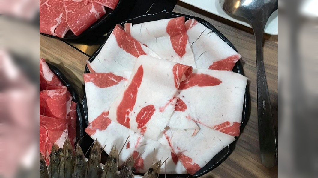 點牛五花見「牛油花」　女要更換被店員嗆：不敢吃就別點