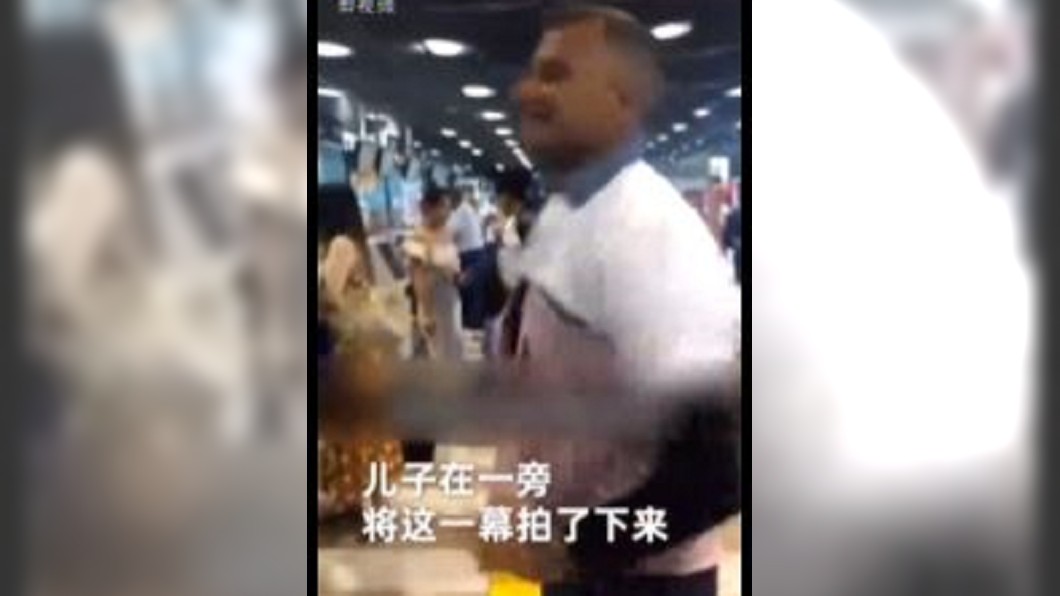 省行李超重費! 老爸套15件衣服全家笑翻