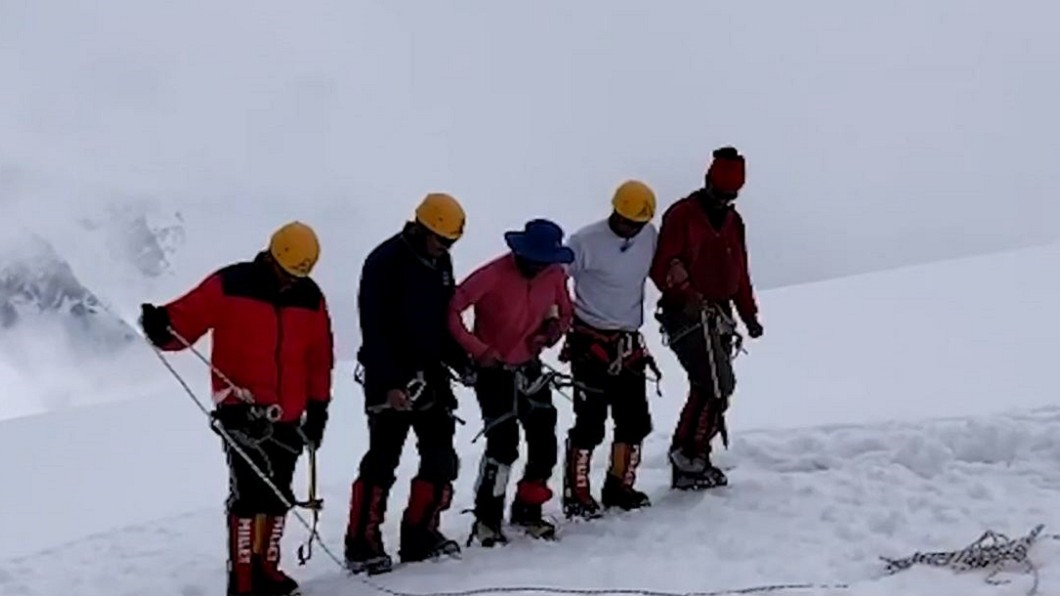雪崩來臨前最後影像 八登山客遭雪活埋