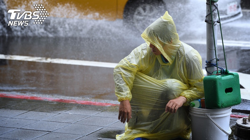 出門帶雨具!全台變天防豪大雨狂炸 這地區高溫飆36度