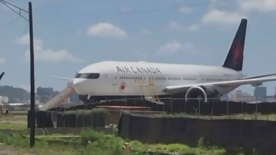 加拿大航空遭遇亂流 乘客被拋飛撞傷緊急迫降