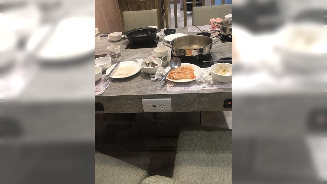 客人留「整盤熟蝦」她嗆浪費 近看秒驚呆:根本高手!