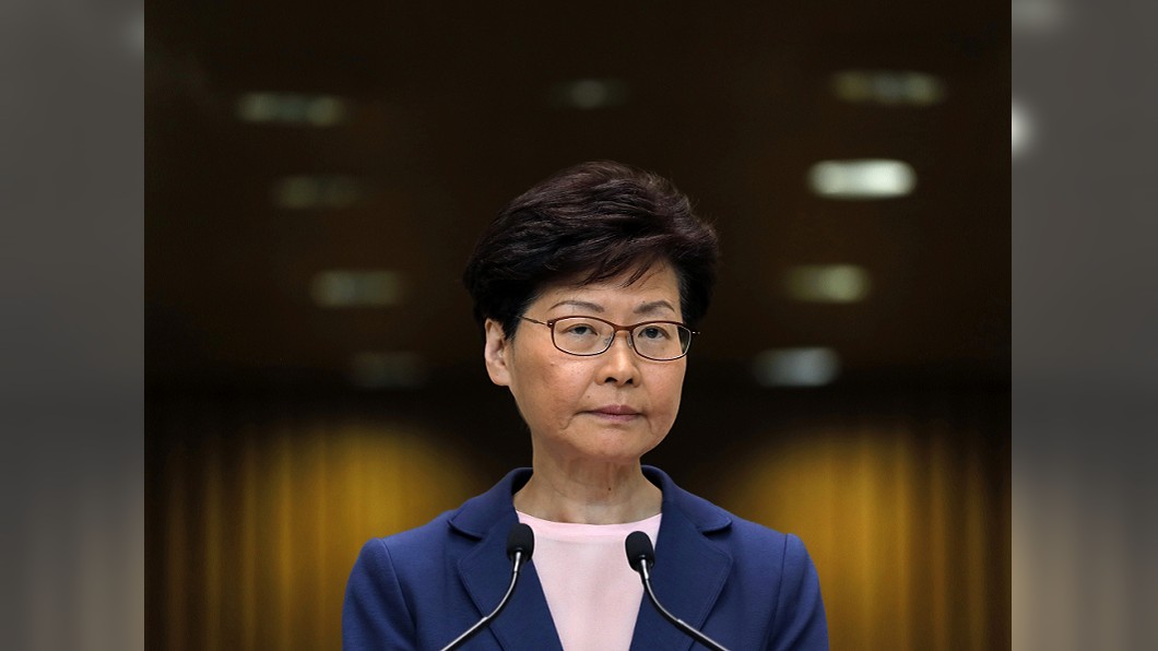 批襲警者「暴徒」 林鄭捍衛任期「做好做滿」