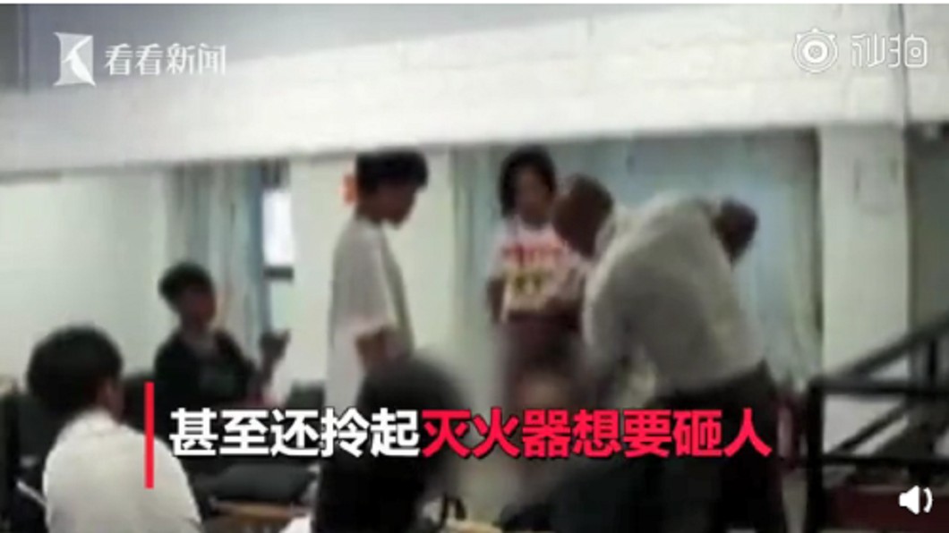 男孩突遭壯漢暴打5分鐘 他被逮竟稱:打錯人