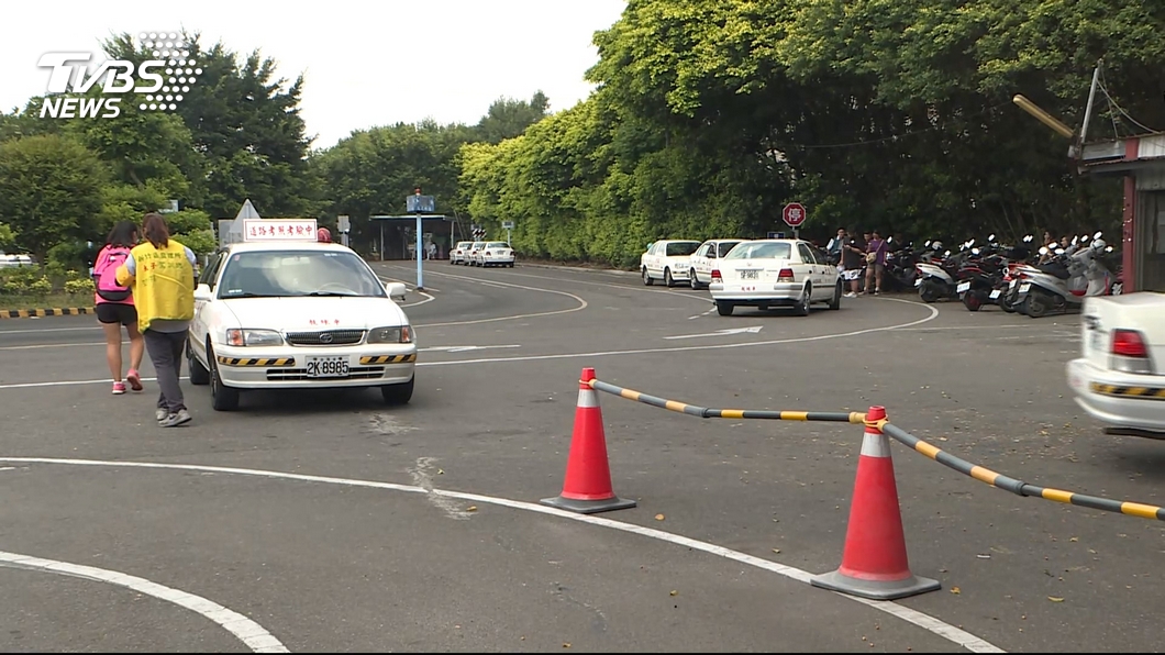 大手筆!駕訓班教練車款換BMW 網暴動:再報名考1次