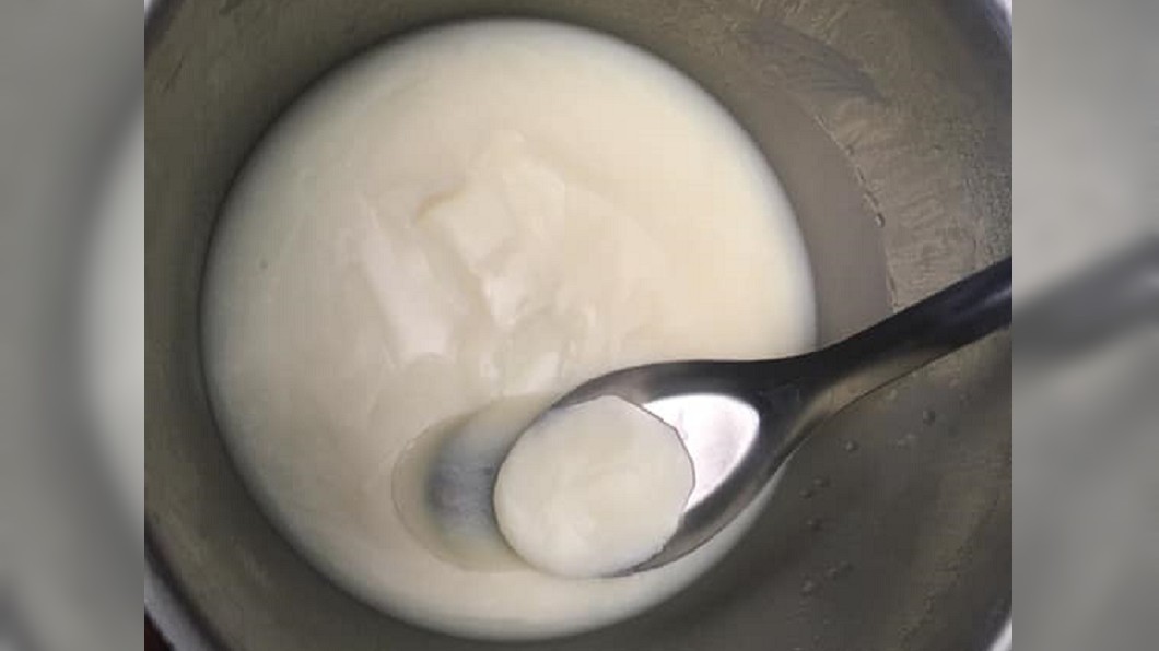 兒子冰箱找點心!下秒抱怨「布丁」很難吃 爸一看傻眼