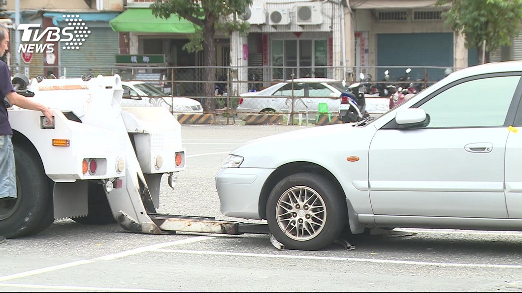北市處理久占停車格要45天 柯文哲批太耗時