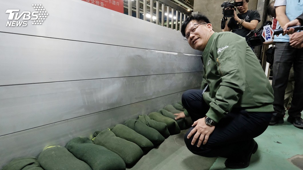 颱風丹娜絲發陸警 林佳龍籲桃機做好防颱體檢