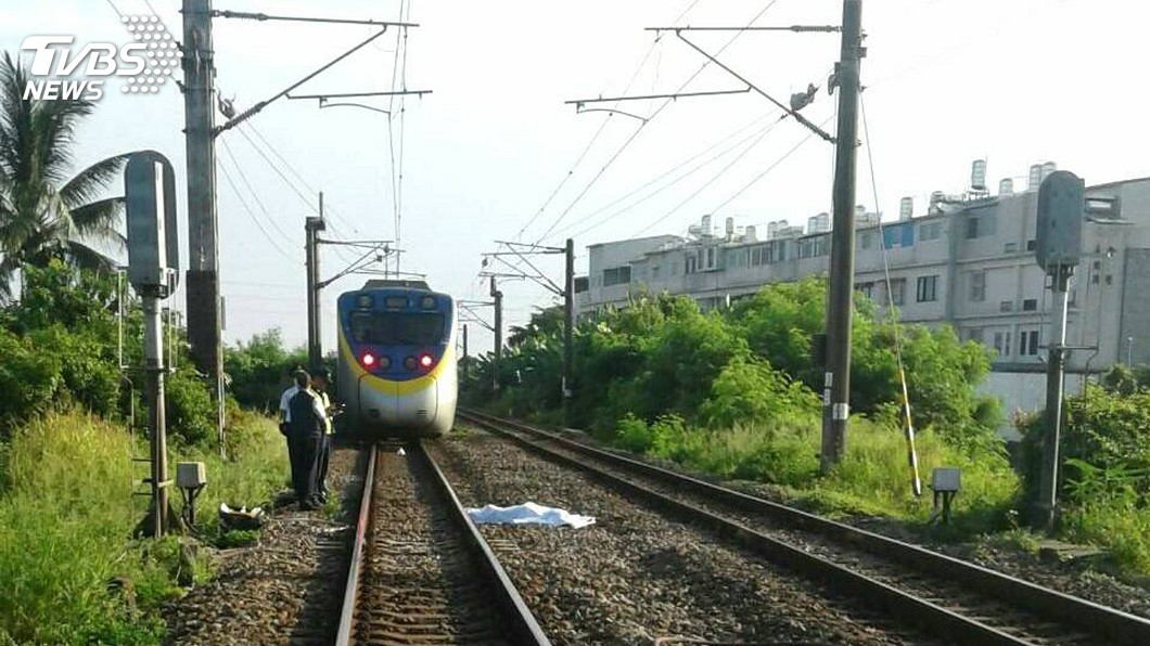 行人跨越軌道遭撞 台鐵善化路段西正線不通