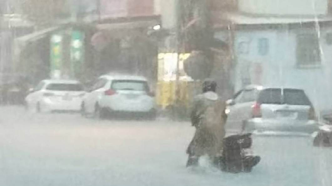 屏縣雷陣雨 東港、新園、林邊多處積水