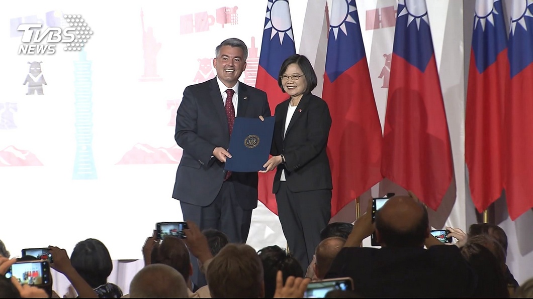 僑宴批陸打壓！　總統：不想見我走向國際