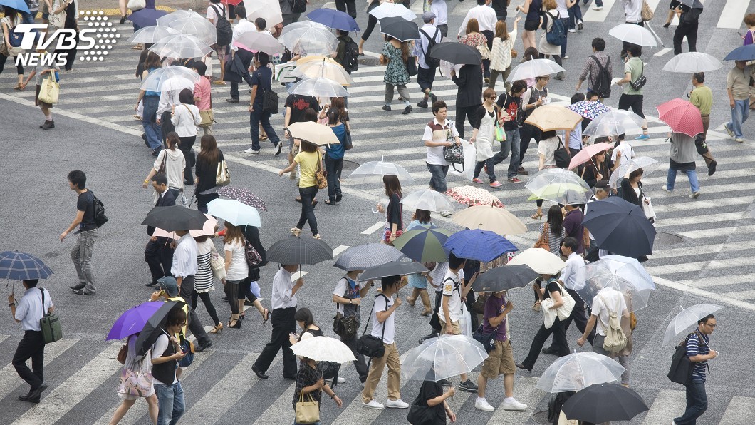 颱風丹娜絲帶「水炸彈」北移 日韓皆降下豪雨